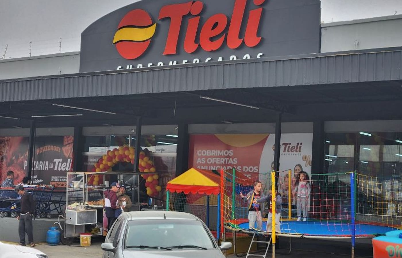 Fachada do Tieli Supermercados no Centro de Imbituba
